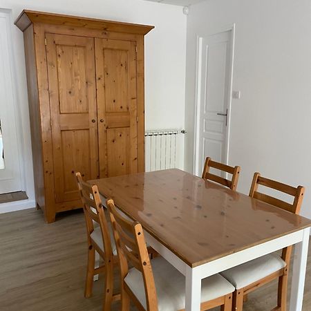 Appart. bas de villa de 50m2 avec parking privatif La Ciotat Extérieur photo