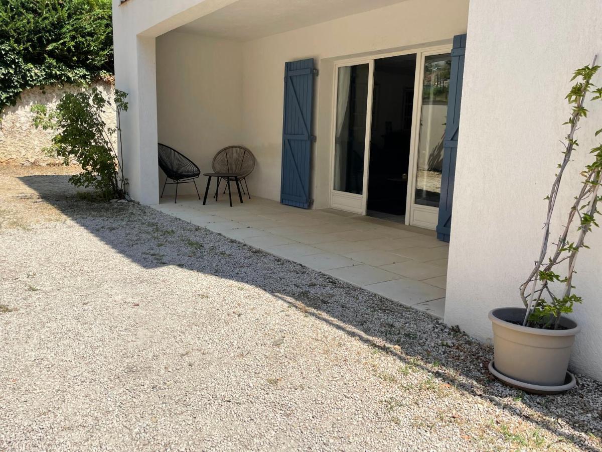 Appart. bas de villa de 50m2 avec parking privatif La Ciotat Extérieur photo