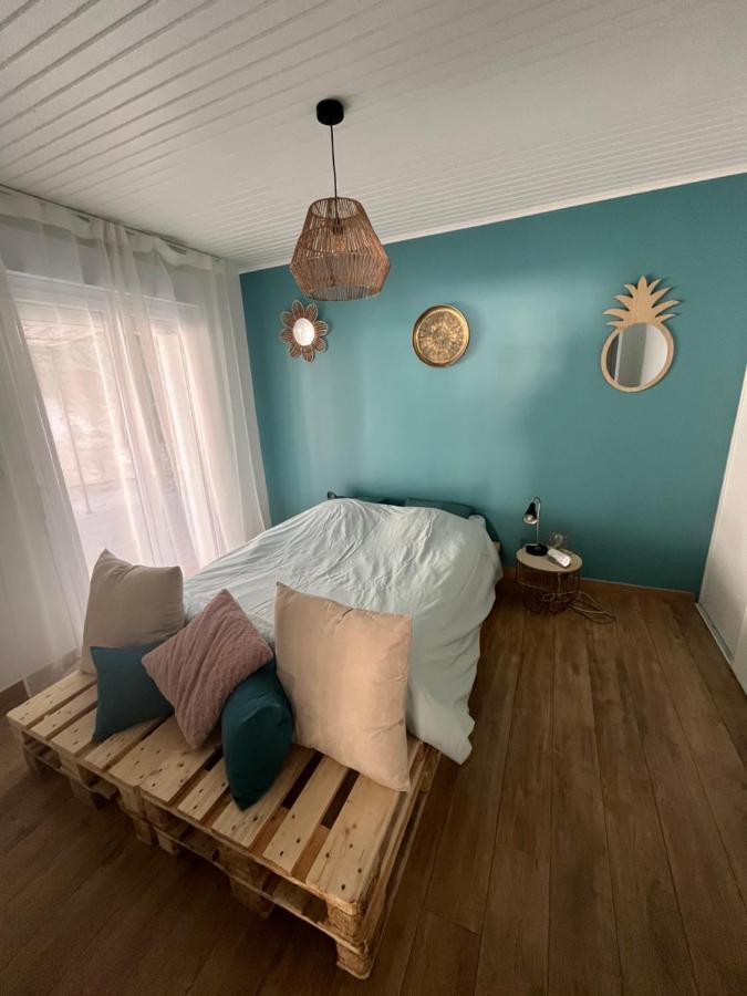 Appart. bas de villa de 50m2 avec parking privatif La Ciotat Extérieur photo